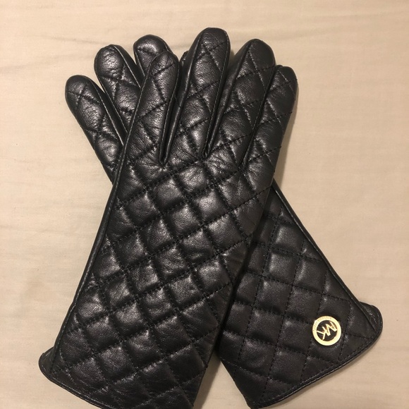 Michael Kors Black Quilted Gloves - Picture 4 of 8